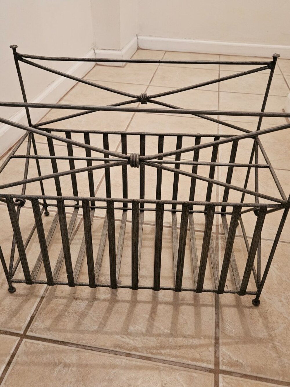 Metal Magazine Rack - Picture 4 of 5